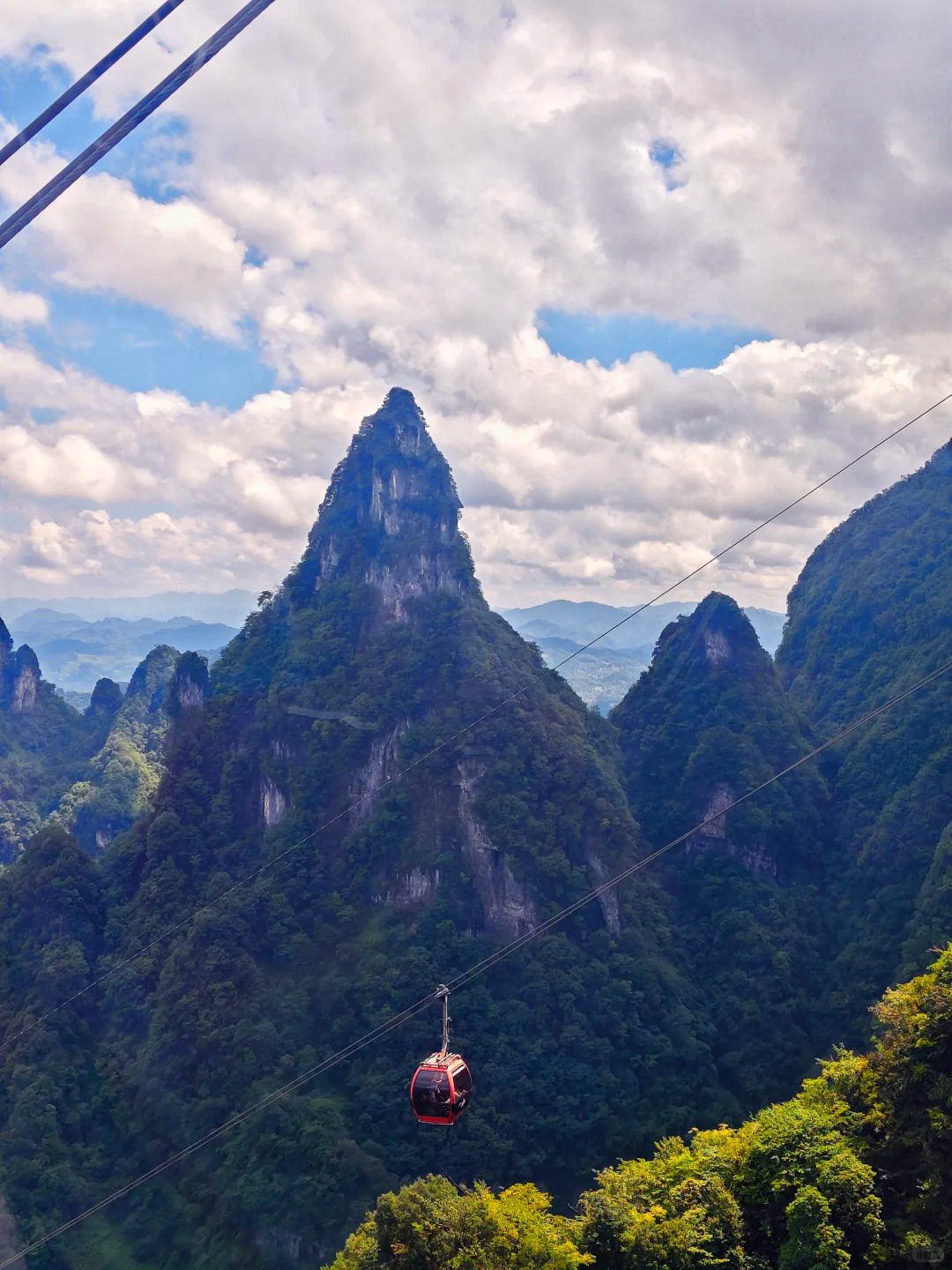 張家界奇峰山景 喀斯特地貌山峰自然風光光