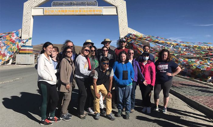 Photos of guests on Mount EverestTTP-Tibet travel notes full strategy