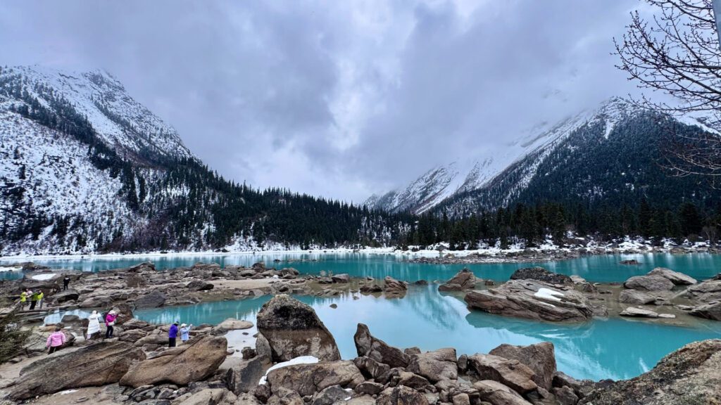 然烏湖 རང་ཝུ་མཚོ་|波密・西藏景點介紹-G318上的高原明鏡 - CITS China International Travel Service 然烏湖風光2