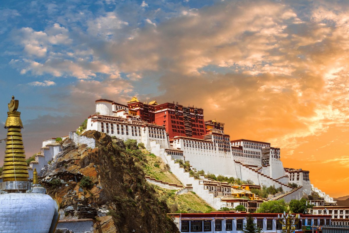 西藏行程8日－升級希爾頓｜拉薩、珠峰、羊湖-藏地精華10人小團