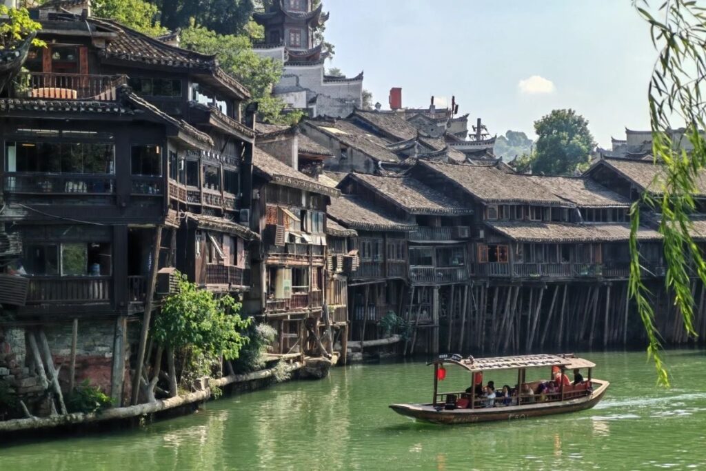 Chongqing - Zhangjiajie Essentials 8 Days|Hongyadong - Fenghuang Ancient Town - Tianmen Mountain - Avatar Yuanjiajie