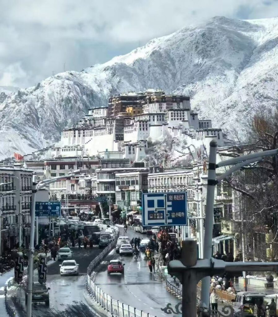 冬天的西藏沒有想像中的冷,有藍冰洞和雪景