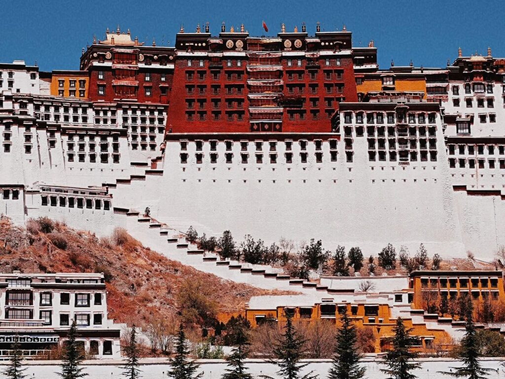 布達拉宮 པོ་ཏ་ལ་ཕུག་|拉薩.西藏的信仰象徵-西藏景點介紹2026 - CITS China International Travel Service 布達拉宮建築