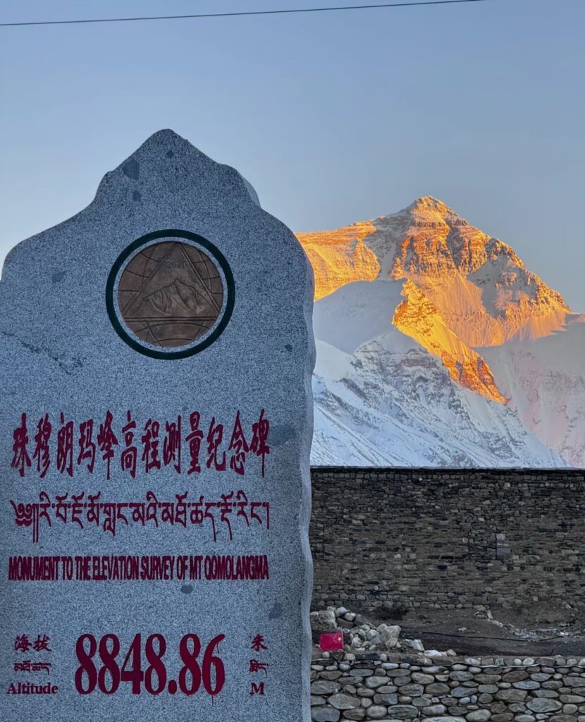 西藏十大景點推薦-珠峰大本營紀念碑