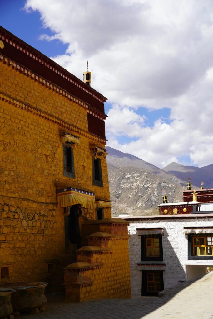 色拉寺本廟拉薩的