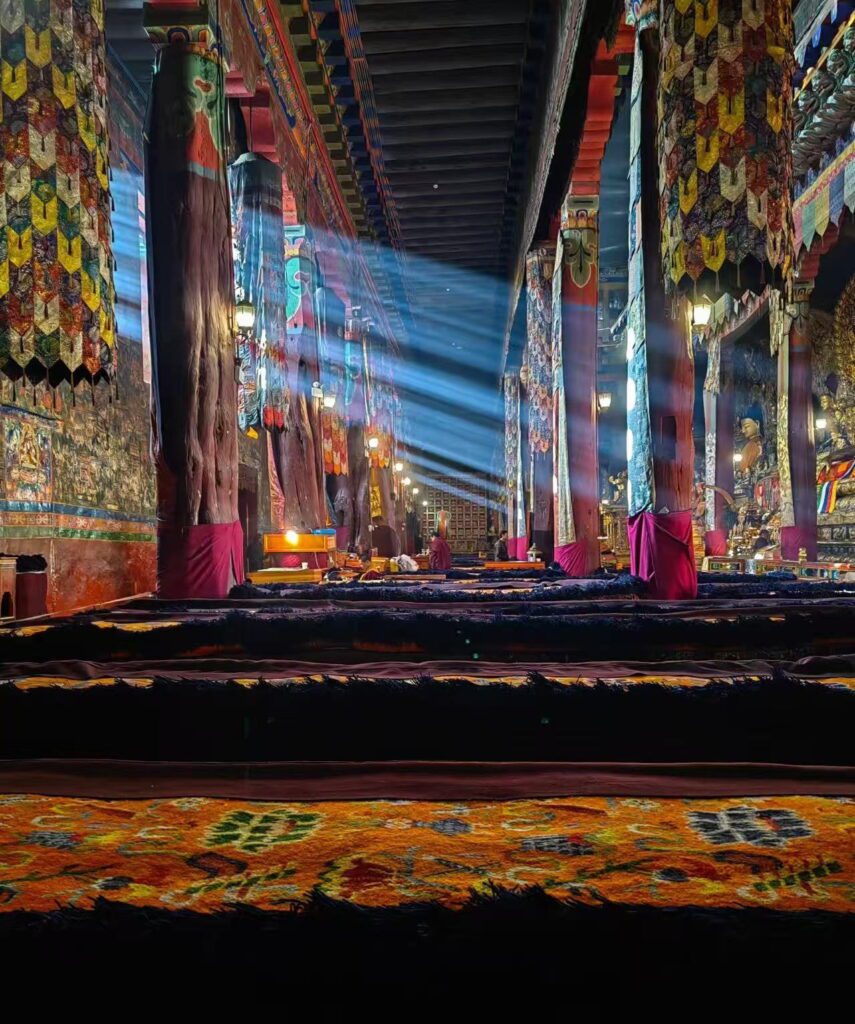 西藏十大景點推薦-薩迦寺內部