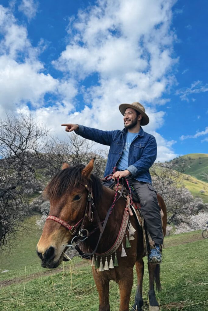 到新疆杏花溝騎馬
