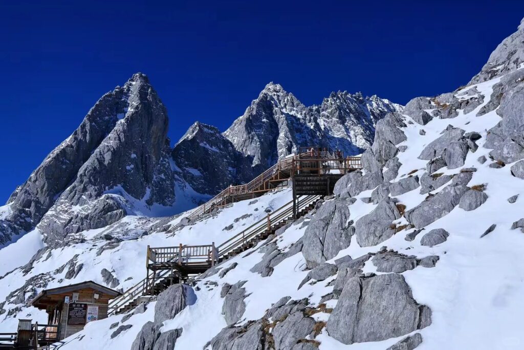 雲南精品8人小團2人起發,10人滿團,這是各種經典景點,包含玉龍雪山與藍月谷和麗江古城與大理古城