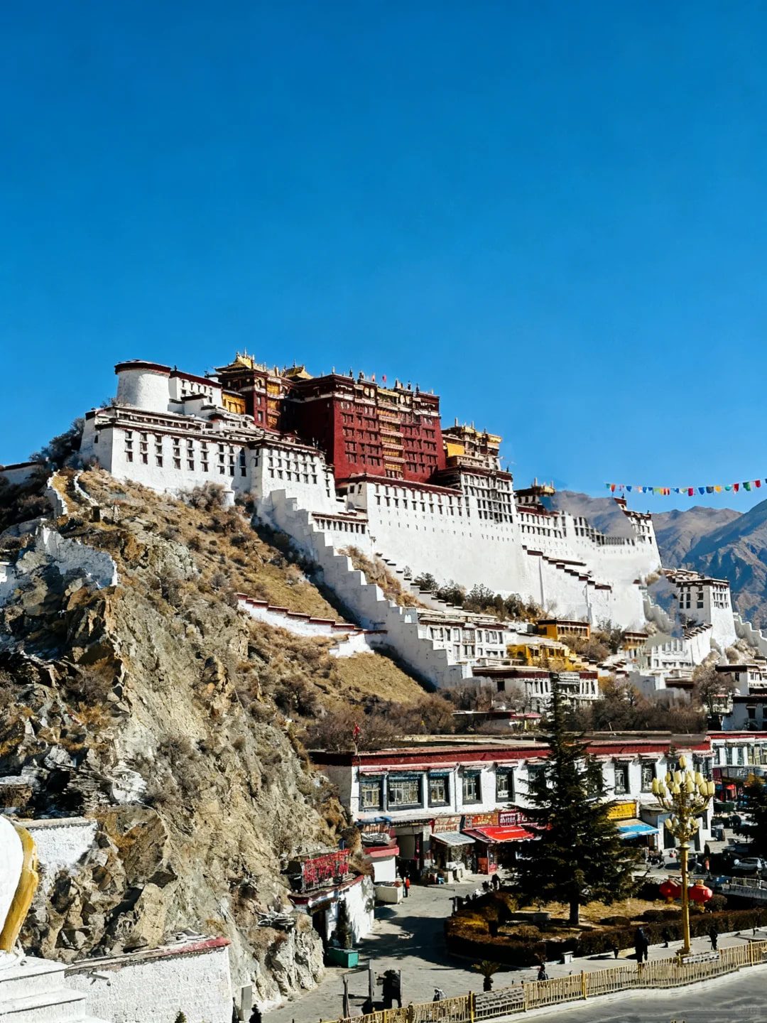 西藏旅遊行程推薦——布達拉宮與拉薩全景