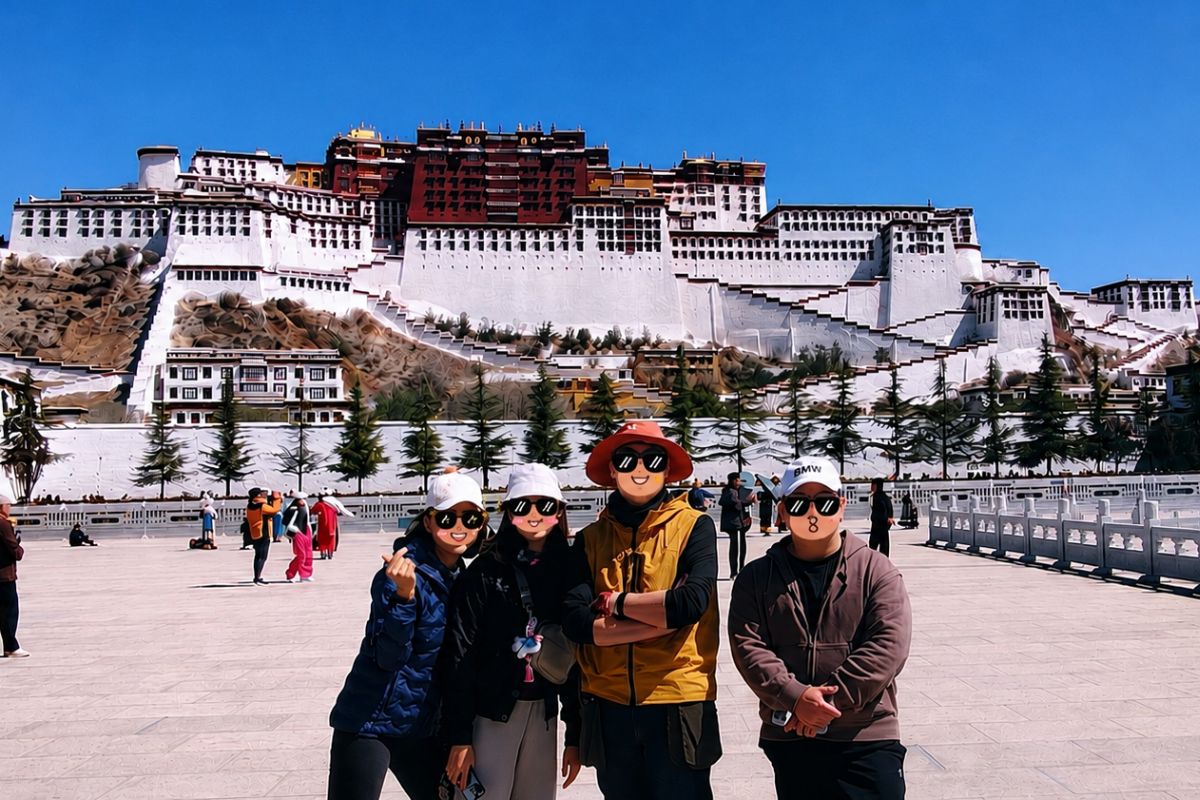 中國與西藏旅行社指定CITS 中國國旅 China2Go 西藏精緻小團 4-6 人布達拉宮合影
