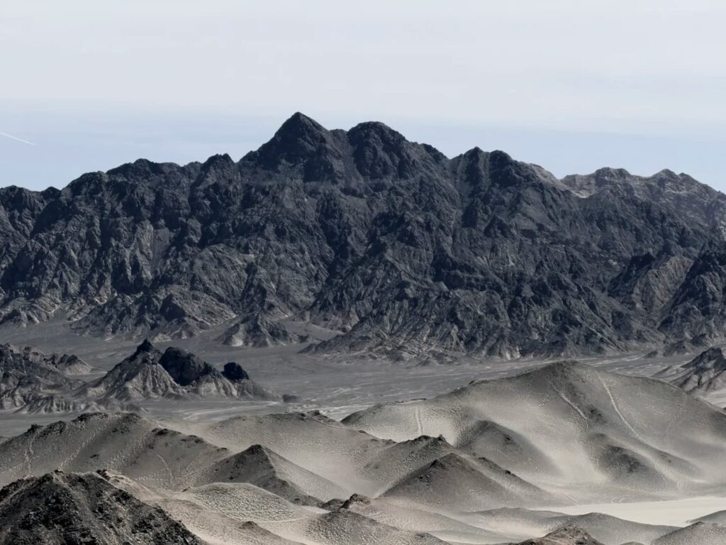 青甘大環線旅行團玩10日|西寧出發深度秘境全攻略 - CITS China International Travel Service 黑獨山|青甘大環線水墨畫般黑色山體秘境