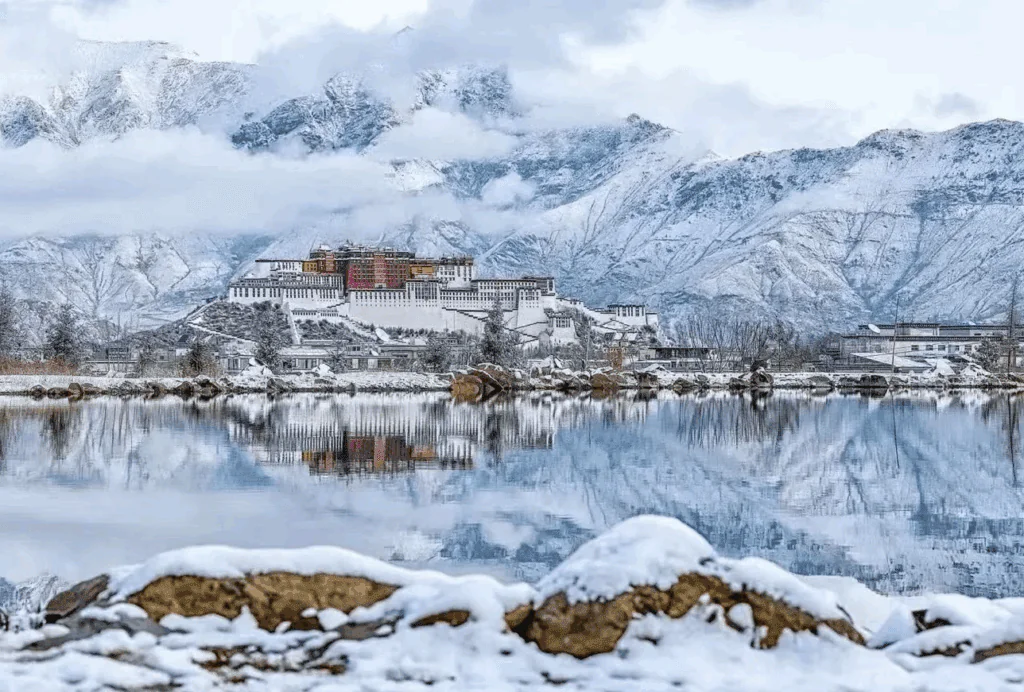 Potala Palace snow - winter tour of Tibet white very beautiful!