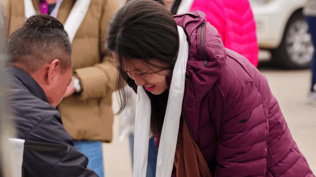 Professional Tibet tour guide service for international travelers - Professional Tibet tour guide service for international travelers - CITS China2Go