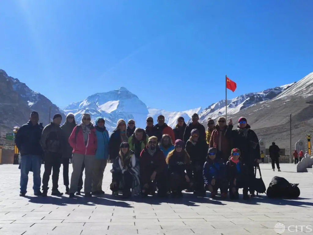 Malaysians must see! Tibet train in and out of Tibet: buying tickets, choosing carriages, plateau countermeasures - CITS China International Travel Service Tibet Tourism 2026 China International Travel Service (CITS) Guests at Everest Base Camp