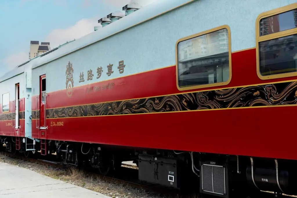 The Ultimate Silk Road Special Train Experience: "Silk Road Dream" Luxury Tour Recommendation | China2Go Silk Road Dream - Xining-Dunhuang section