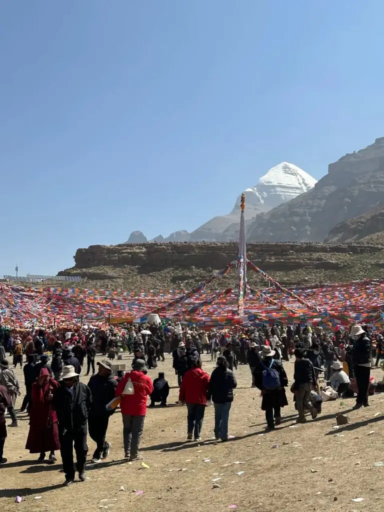 薩嘎達瓦節|藏地最殊勝的祈願月,轉山轉寺祈福介紹|國旅環球-China2Go 薩嘎達瓦節經幡飄揚祝福非常滿