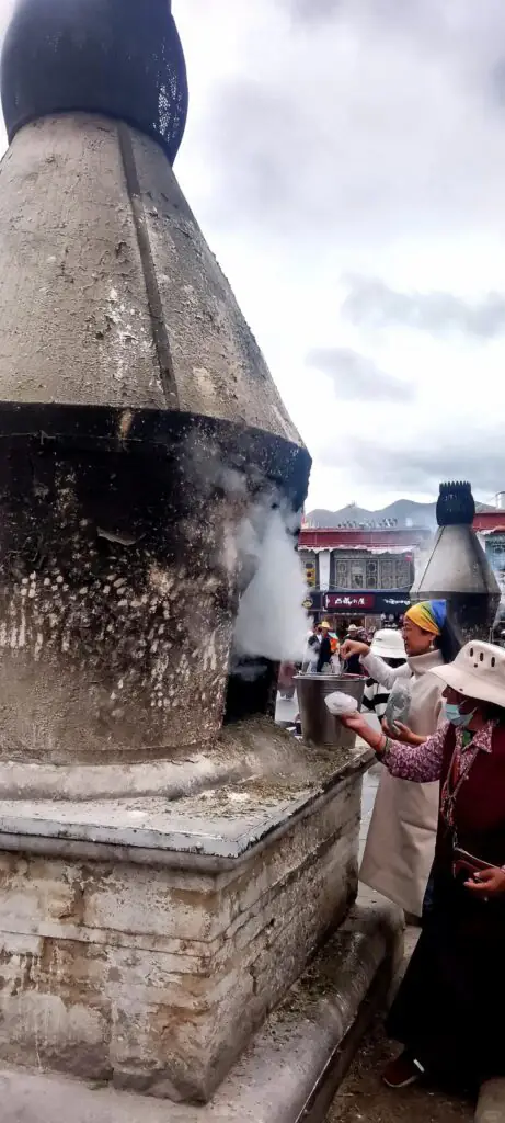 薩嘎達瓦節|藏地最殊勝的祈願月,轉山轉寺祈福介紹|國旅環球-China2Go 大朝寺威桑是藏族的重要信仰