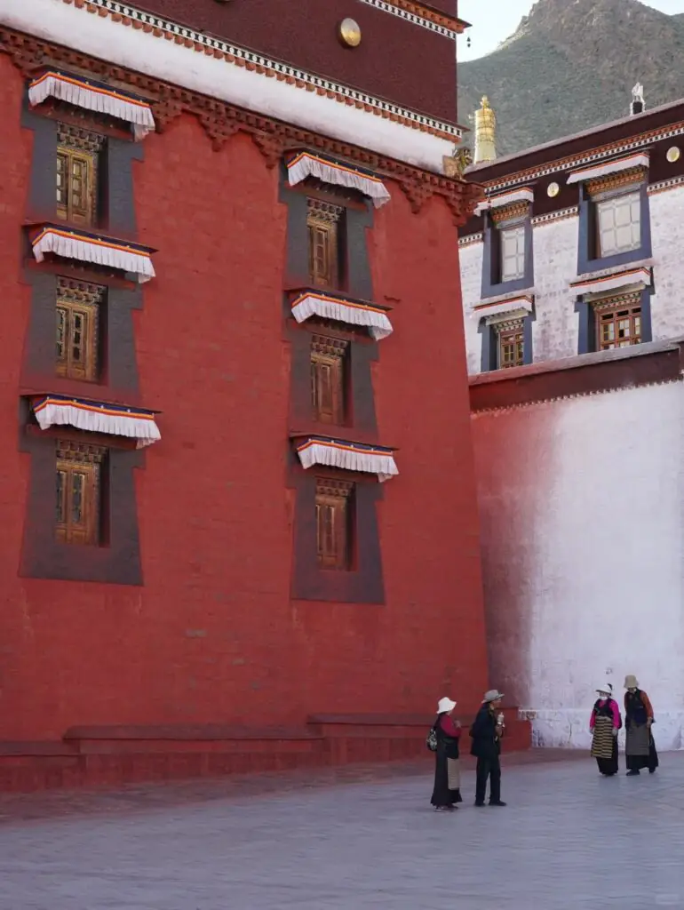 Tibet Travel Tips: From the Best Months to Preventing Plateau Sickness - CITS China International Travel Service Things to be aware of when traveling in Tibet and beliefs