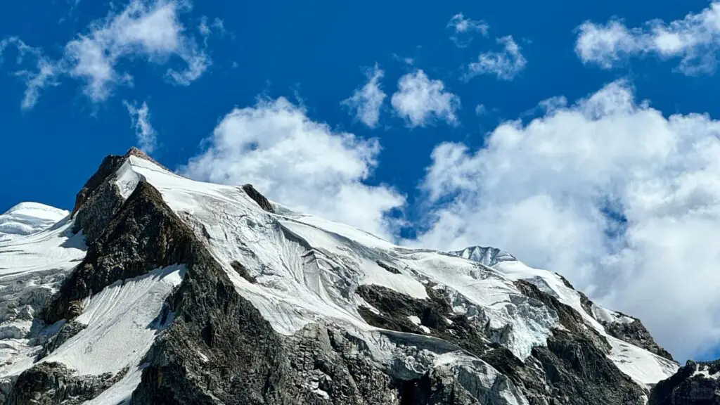 來古冰川 ལ་གུང་གངས་ཕྱགས་|波密・西藏景點介紹-藍冰世界的高原奇境|國旅環球-China2Go 來古冰川風景