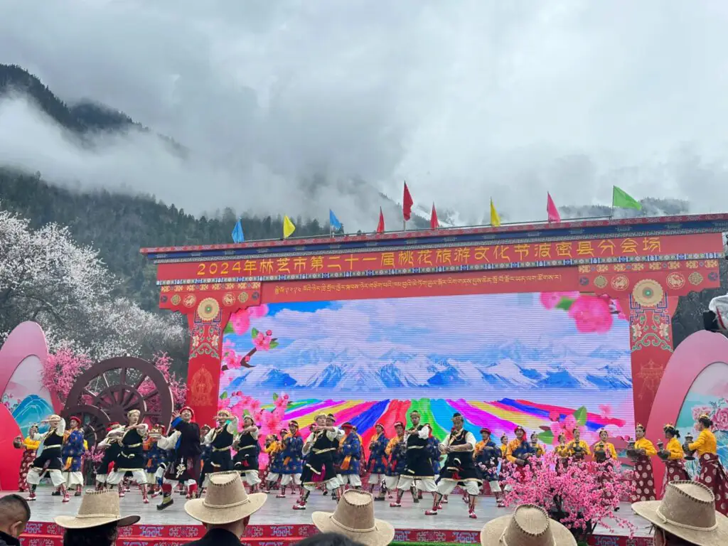 Gala Peach Blossom Village དགའ་ལ་|Nyingchi, Tibet Attractions—Main Venue of the Nyingchi Peach Blossom Festival|China2Go Gala Peach Blossom Village Dance