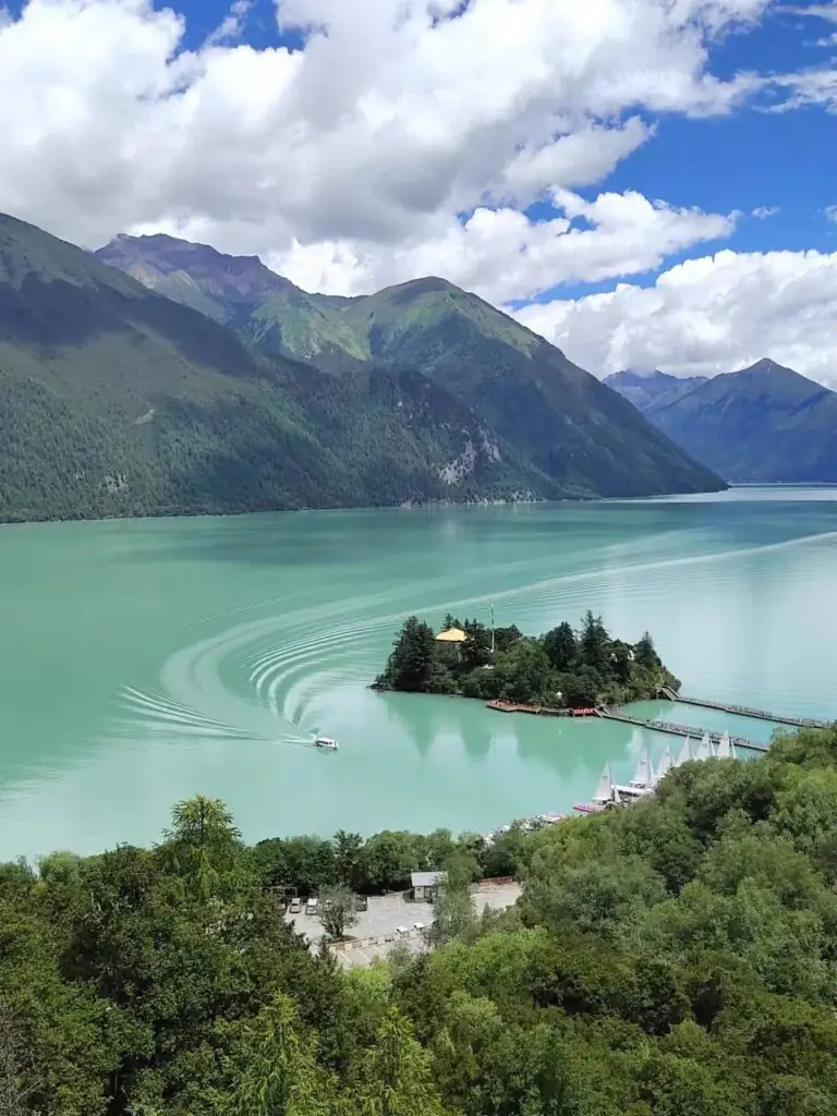 Basong Co དཔའ་བསུས་མཚོ་ | Nyingchi, Tibet Attractions—A Paradise on Earth with a Temple in the Lake | China2Go Basum Tso