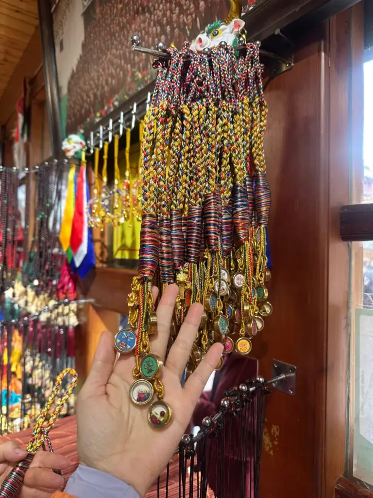 扎基寺 བྲ་སྐྱིས་དགོན་པ།扎基拉姆|拉薩・西藏景點介紹-藏地最靈驗的財神廟|國旅環球-China2Go 參觀須知(Travel Tips)