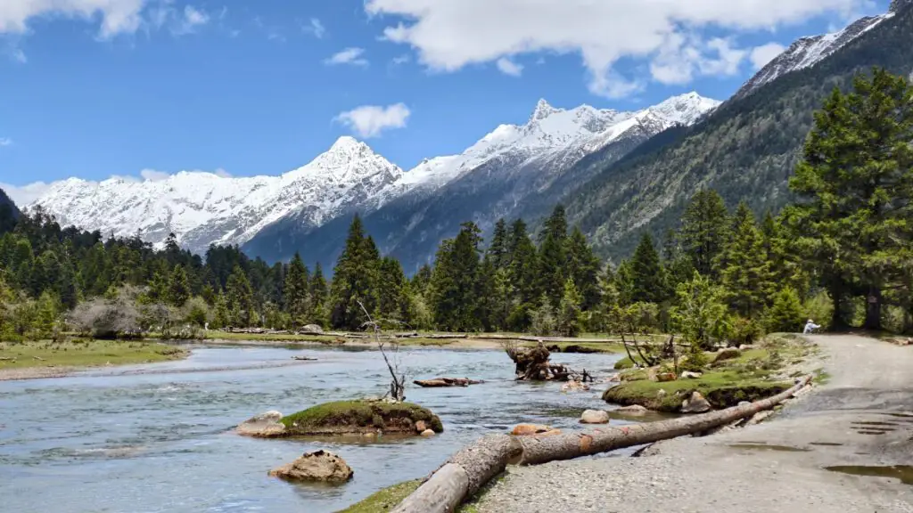 Basong Co དཔའ་བསུས་མཚོ་ | Nyingchi, Tibet Attractions—A Paradise on Earth with a Temple in the Lake | China2Go Basong Co དཔའ་བསུས་མཚོ་ | Nyingchi, Tibet Attractions—A Paradise on Earth with a Temple in the Lake | China2Go