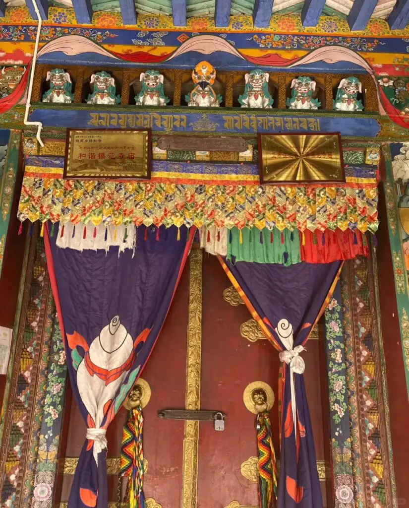 Basong Co དཔའ་བསུས་མཚོ་ | Nyingchi, Tibet Attractions—A Paradise on Earth with a Temple in the Lake | China2Go Temples on the lake island