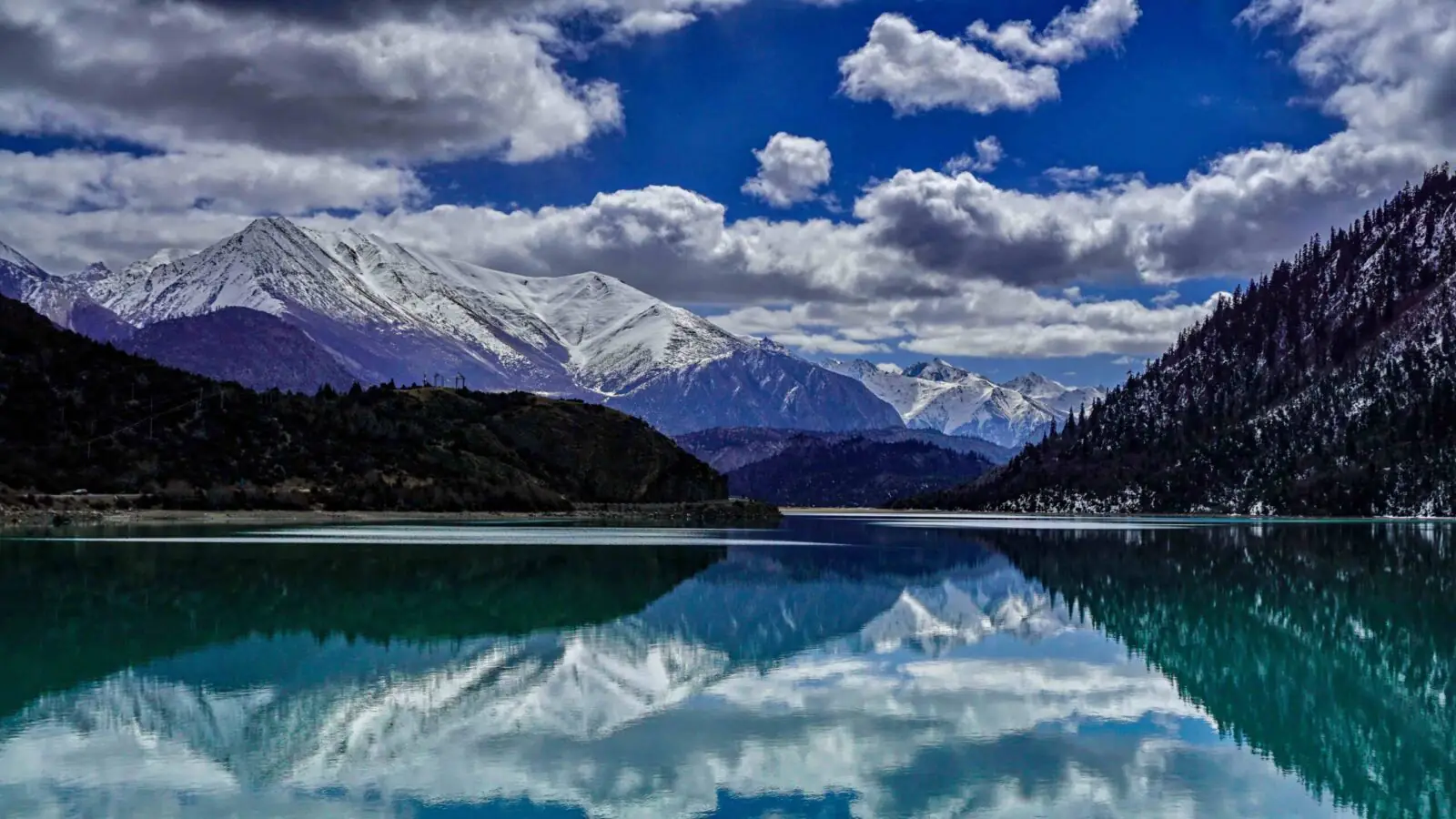 Scenery of Ranwu Lake
