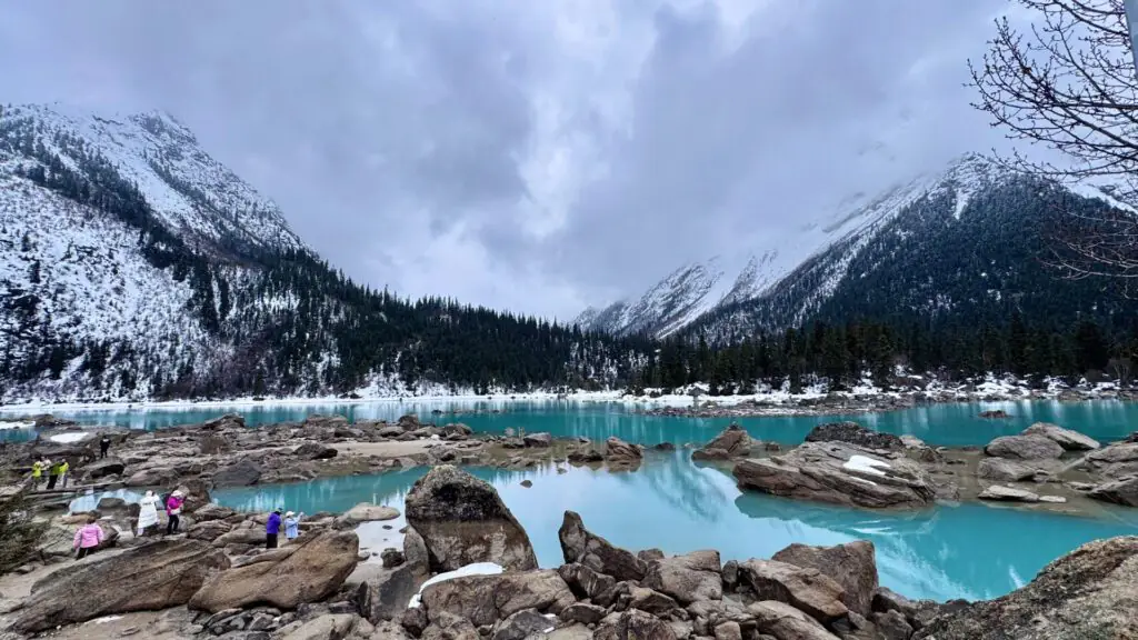 Ranwu Lake རང་ཝུ་མཚོ་ | Bomi, Tibet Attractions—The "Mirror of the Plateau" on G318 | China2Go Global Travel Ranwu Lake Scenery 2