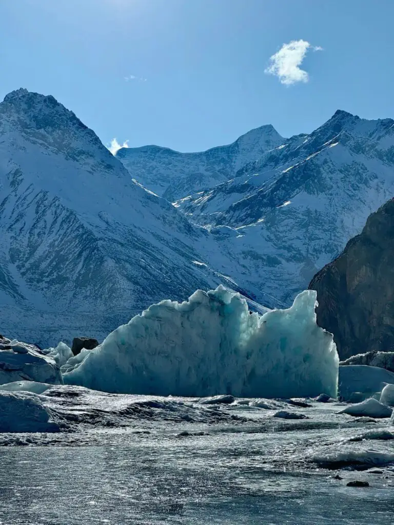 Ranwu Lake རང་ཝུ་མཚོ་ | Bomi, Tibet Attractions—The "Mirror of the Plateau" on G318 | China2Go Global Travel Blue Ice