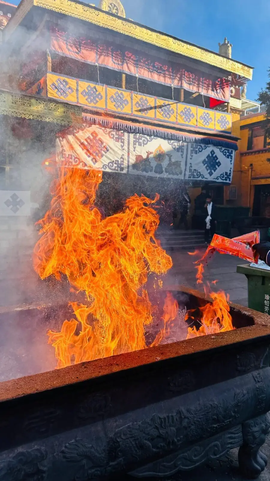 Tibet Zhaqi Monastery worship full strategy simmering sang pray for blessings Tibet seek wealth guide