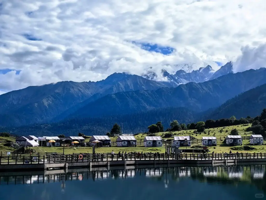 Lulang Town ཀླུ་གླང་ | Nyingchi, Tibet Attractions—The "Switzerland of Nyingchi" | China2Go Side Hut in Lulang Township