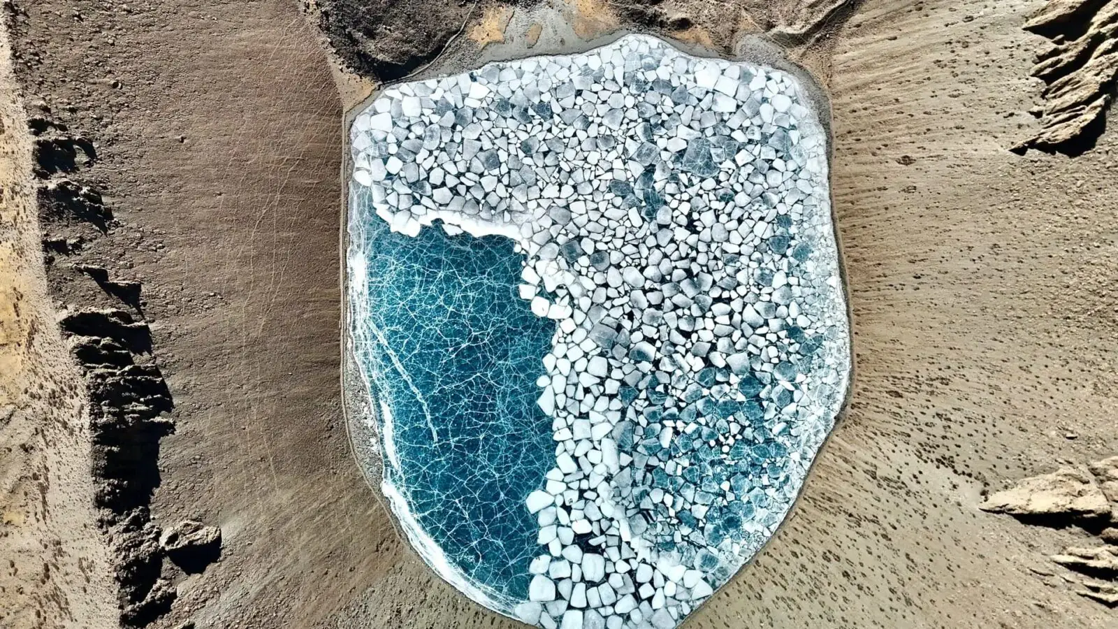 Aerial panoramic view (landscape) of Qia Yang Cuo; the lake takes the shape of a shield, with a clear contrast between the two types of ice surfaces