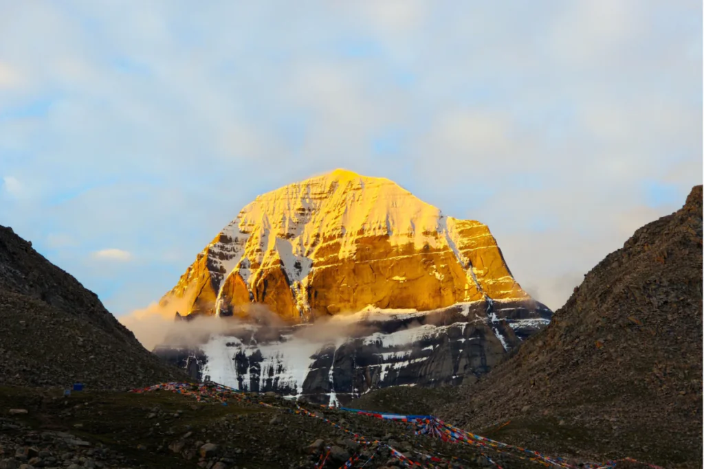 岡仁波齊北壁日照金山與經幡－阿里北線15日轉山行程｜國旅環球-China2Go